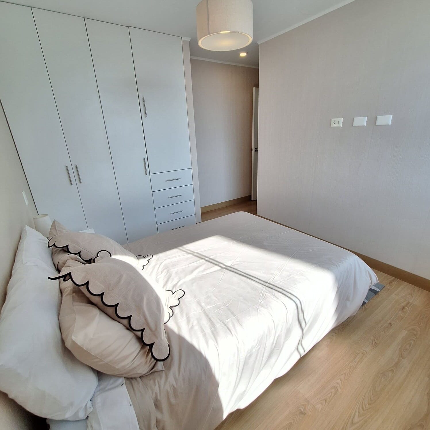 Dormitorio principal con clóset