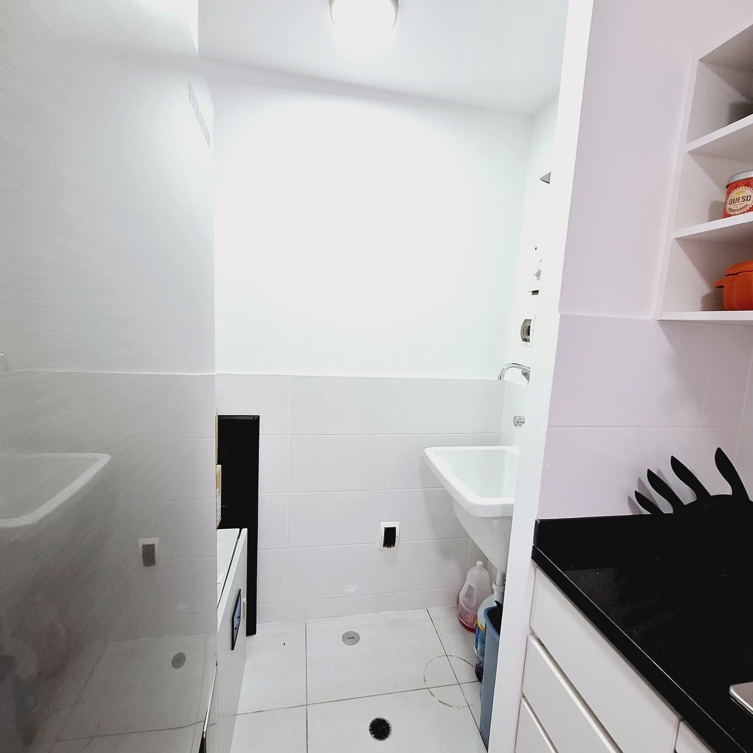 Lavandería oculta conectada con la cocina